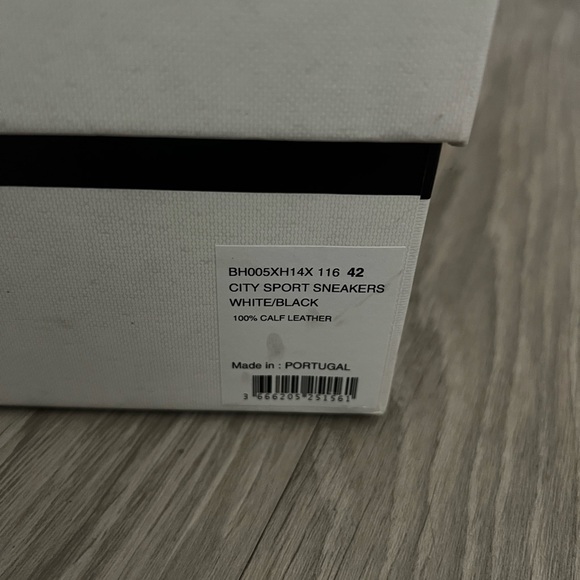 Givenchy White Sneakers with Black Band - Picture 7 of 8